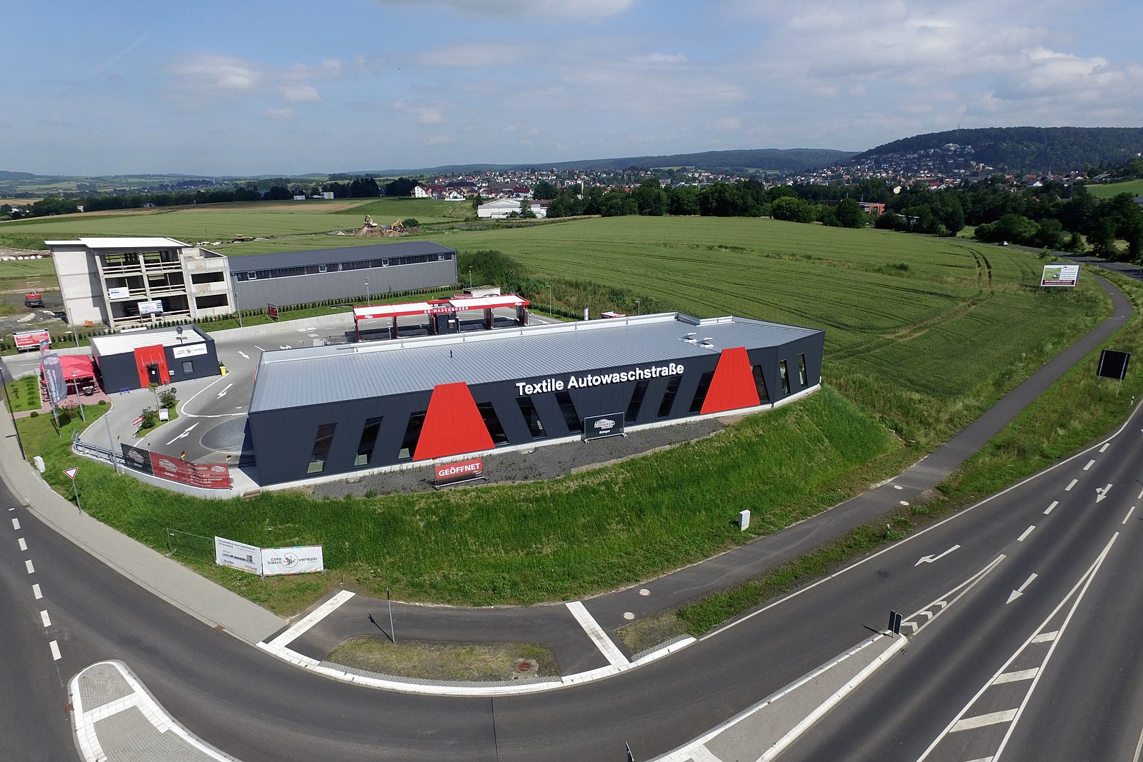 Textile Autowaschstraße des Wolf Carwash Center in Büdingen, Luftbild