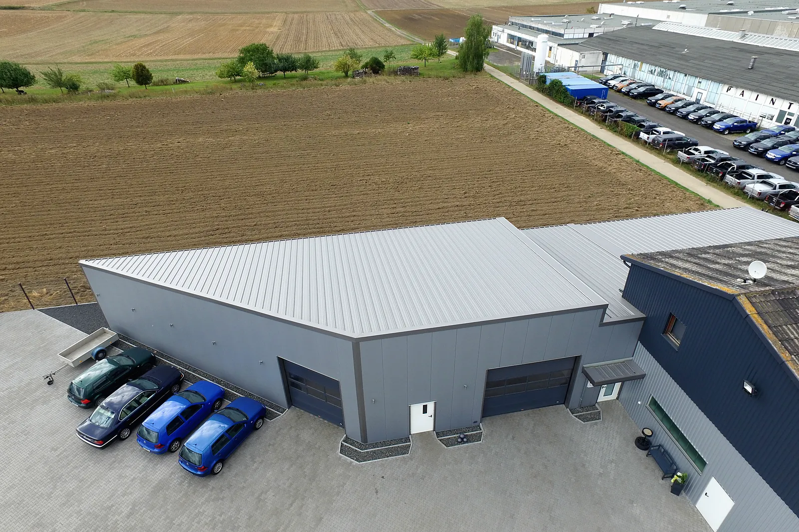 Luftbild der Halle mit Stellplätzen